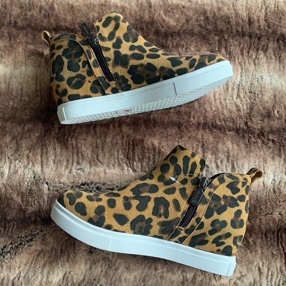 Blondo Georgette Waterproof Leopard Hidden Wedge Sneaker - Picture 3 of 12